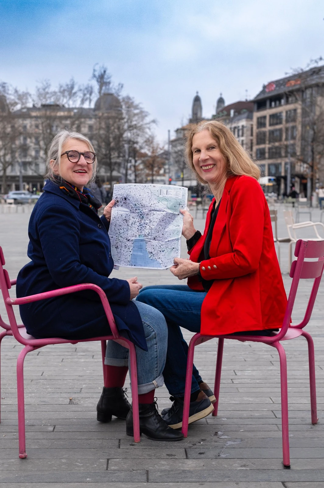 Karin Schindler und Sabine Ziegler sitzen im Kirchenparlament